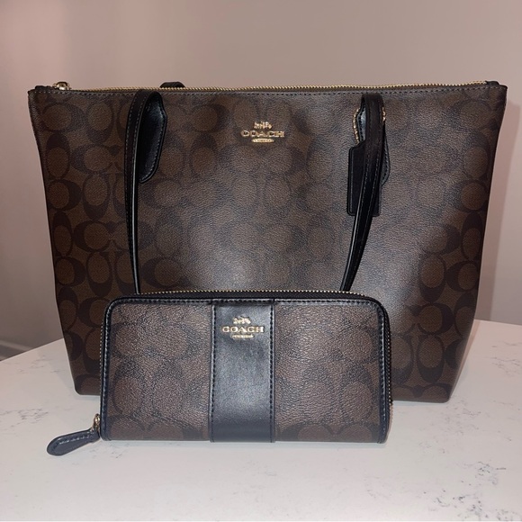 Coach Zip Top Tote in Signature Canvas with Wallet - Picture 1 of 13